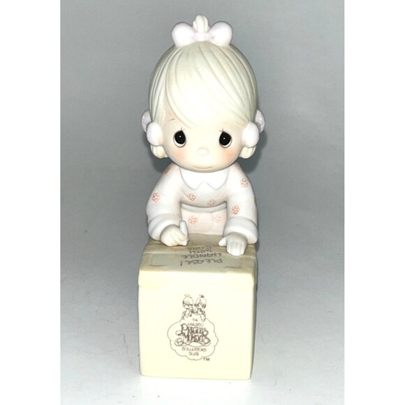 Precious Moments Sharing is Universal 1987 E-0007 Membership Figurine - Picture 2 of 6